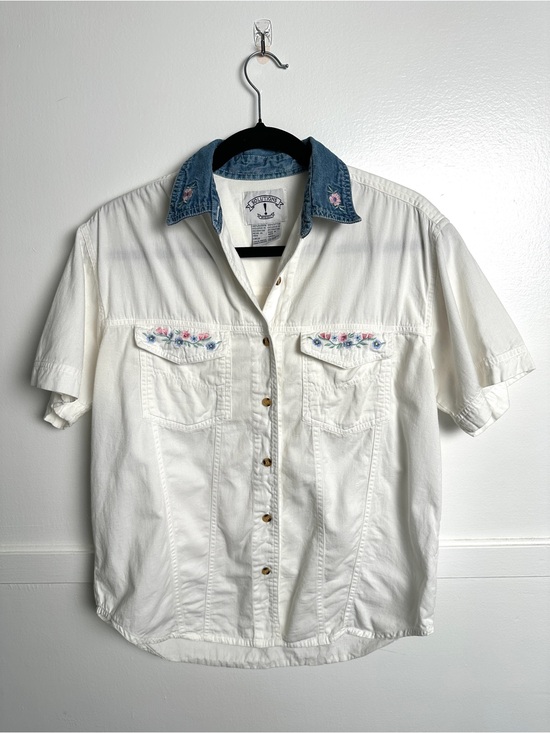 Vintage Tops - Vintage 100% Cotton Floral Emboridered Button Up Shirt